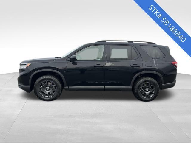 new 2025 Honda Pilot car, priced at $49,395