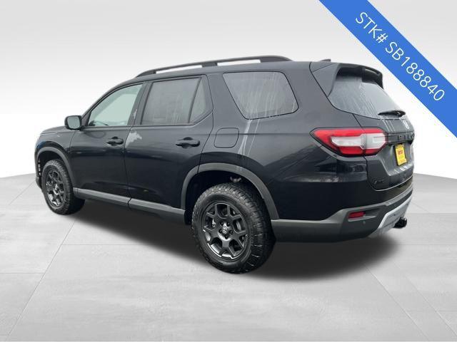 new 2025 Honda Pilot car, priced at $49,395