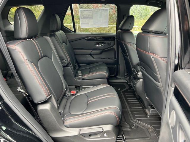 new 2025 Honda Pilot car, priced at $45,997