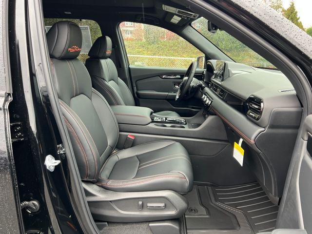 new 2025 Honda Pilot car, priced at $45,997