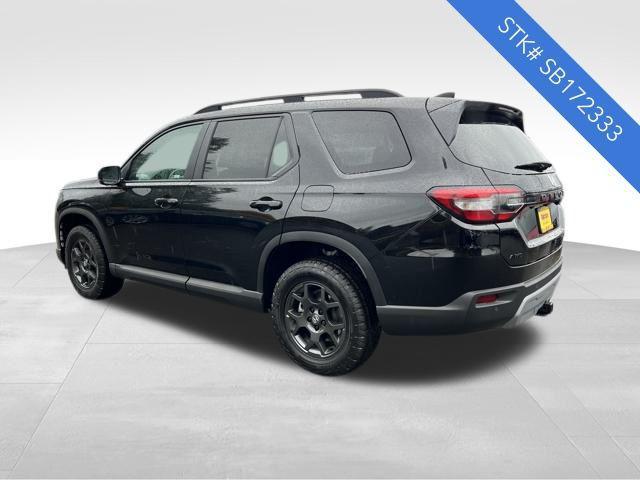 new 2025 Honda Pilot car, priced at $45,997