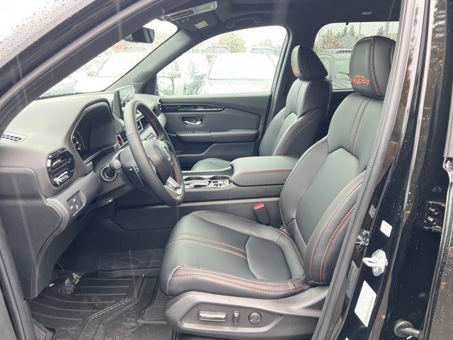 new 2025 Honda Pilot car, priced at $45,997