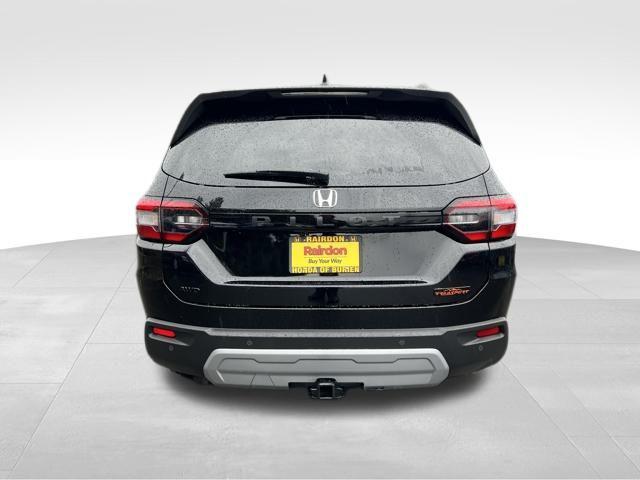new 2025 Honda Pilot car, priced at $45,997