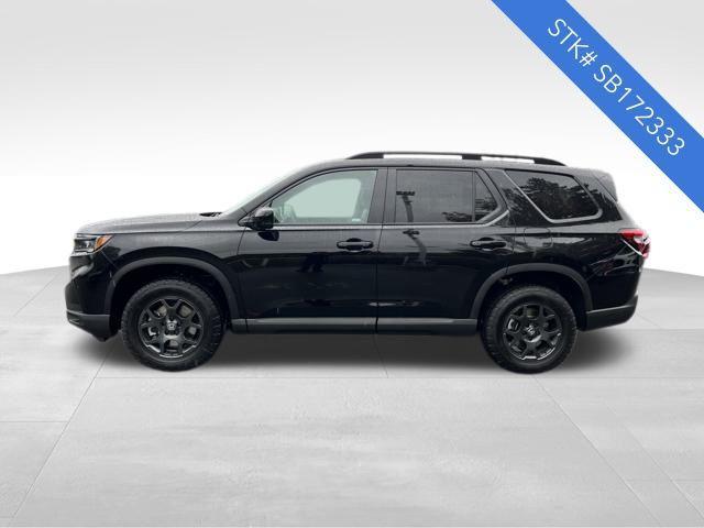 new 2025 Honda Pilot car, priced at $45,997