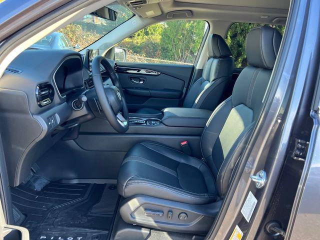new 2025 Honda Pilot car, priced at $49,595