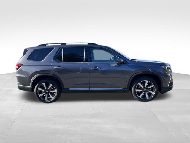 new 2025 Honda Pilot car, priced at $49,595