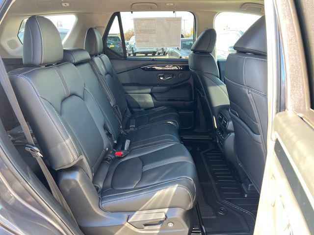 new 2025 Honda Pilot car, priced at $49,595