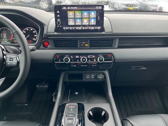 new 2025 Honda Pilot car, priced at $46,325