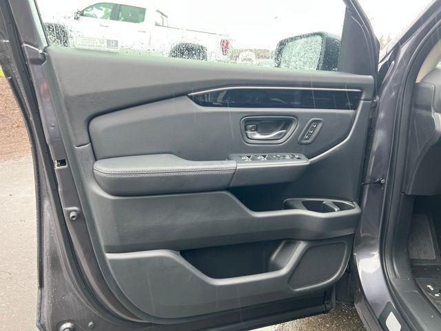 new 2025 Honda Pilot car, priced at $46,325