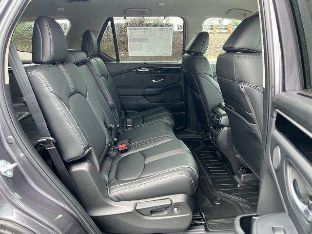 new 2025 Honda Pilot car, priced at $46,325