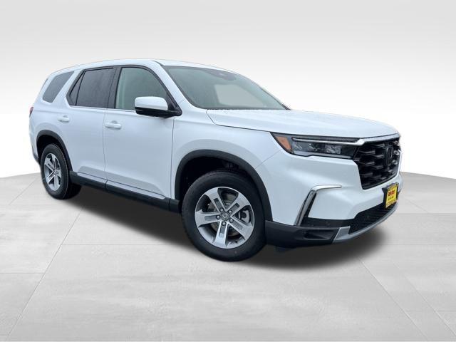 new 2025 Honda Pilot car, priced at $46,050