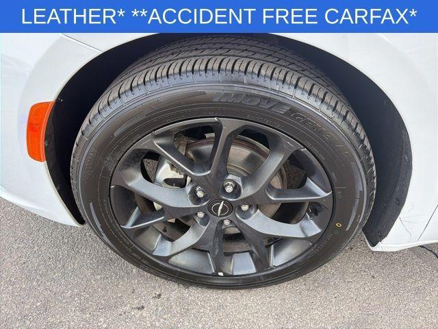 used 2025 Chrysler Pacifica car, priced at $33,100