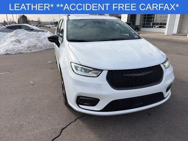 used 2025 Chrysler Pacifica car, priced at $33,100