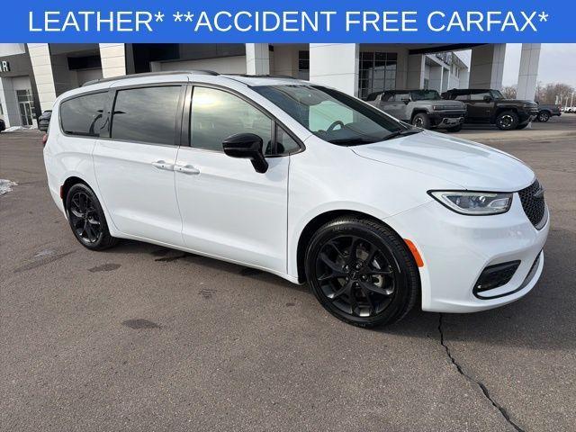 used 2025 Chrysler Pacifica car, priced at $33,100