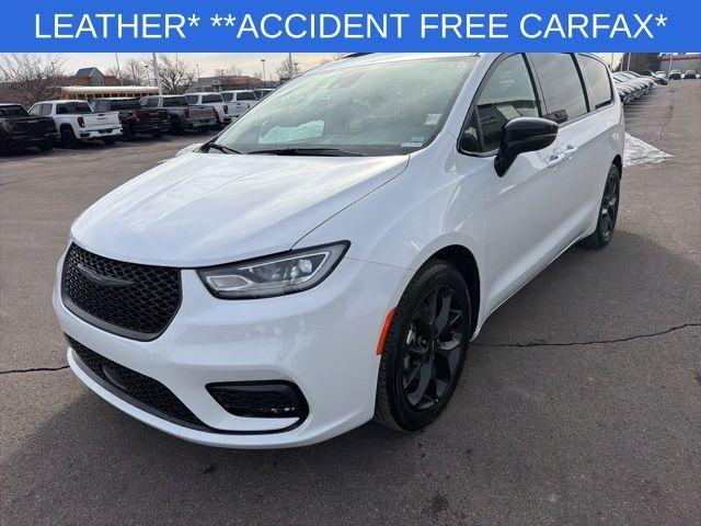 used 2025 Chrysler Pacifica car, priced at $33,100