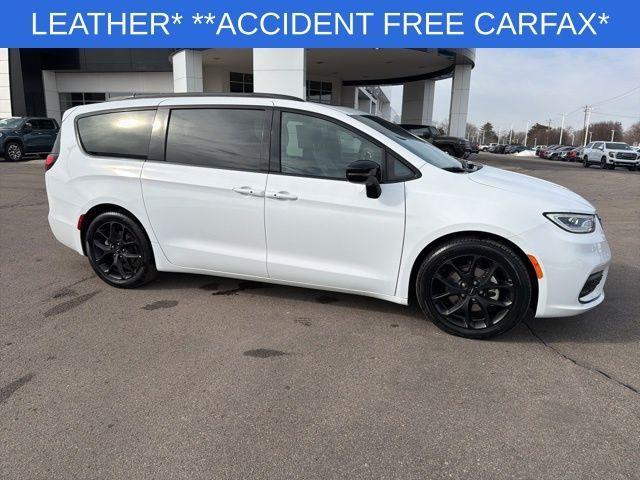 used 2025 Chrysler Pacifica car, priced at $33,100