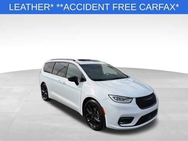 used 2025 Chrysler Pacifica car, priced at $33,100