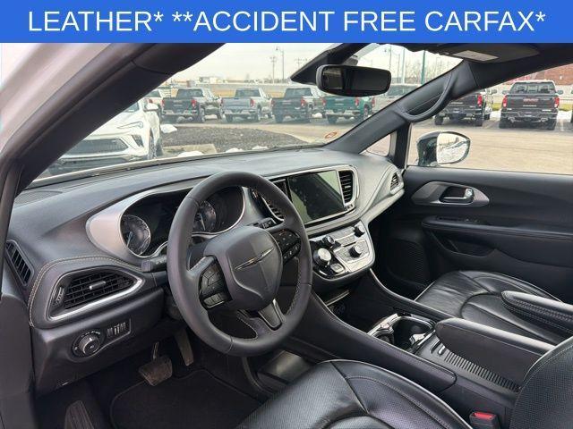 used 2025 Chrysler Pacifica car, priced at $33,100