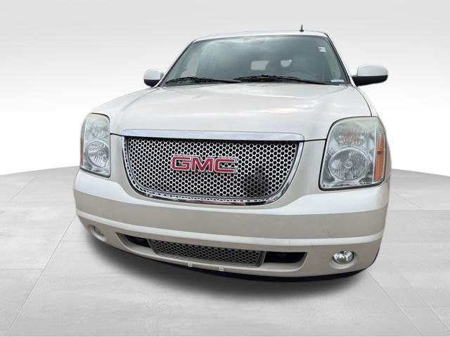 used 2009 GMC Yukon XL car, priced at $9,999