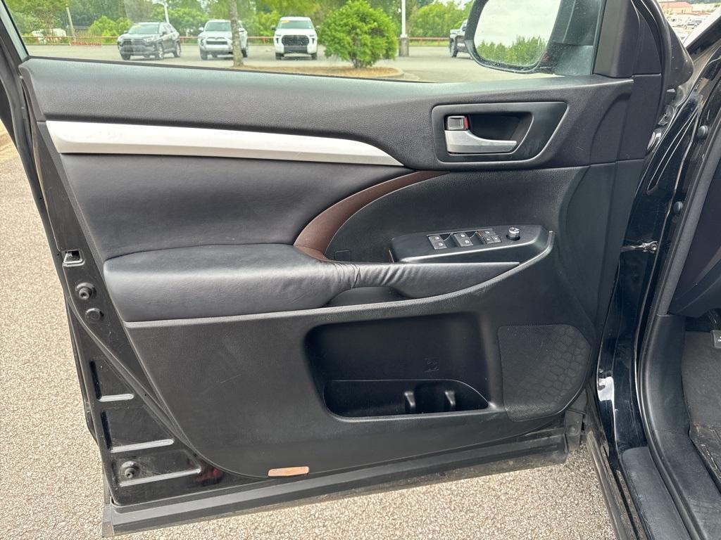 used 2016 Toyota Highlander car, priced at $19,300