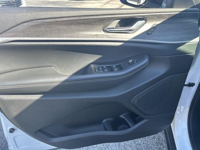 used 2023 Jeep Grand Cherokee car, priced at $35,112