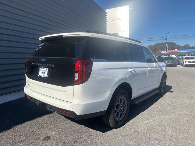 new 2025 Ford Expedition car, priced at $59,999