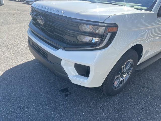 new 2025 Ford Expedition car, priced at $65,323
