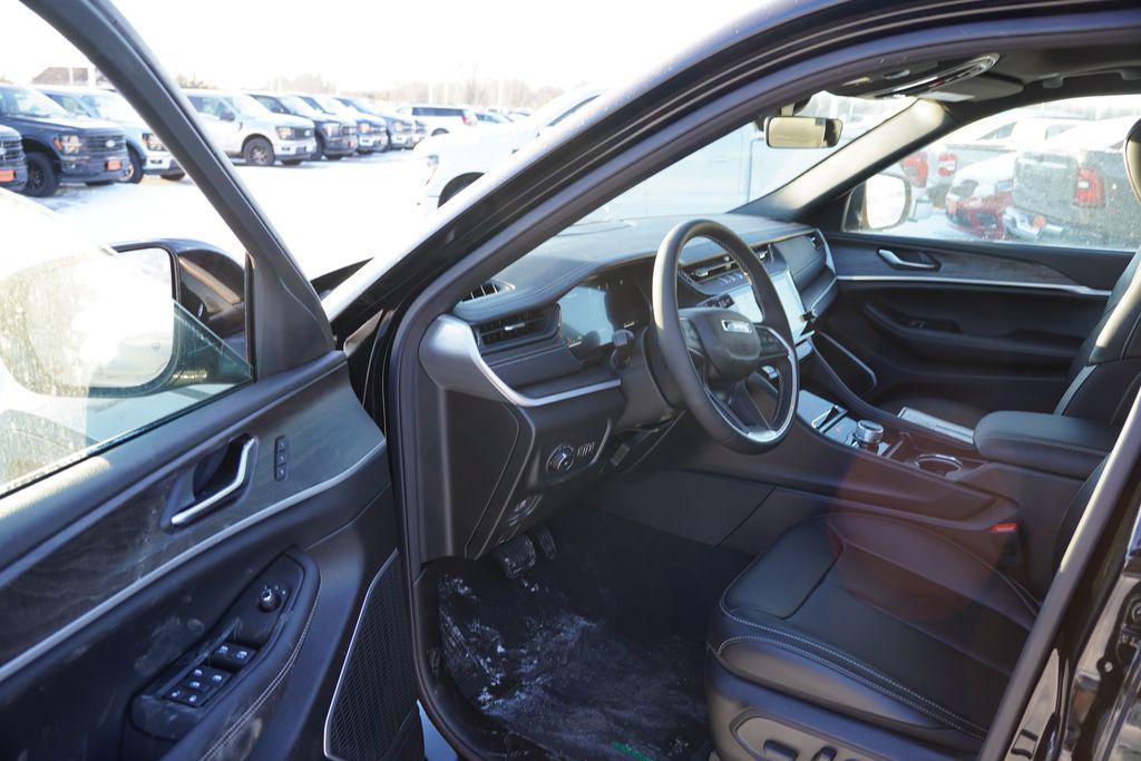 new 2026 Jeep Grand Cherokee car, priced at $45,790