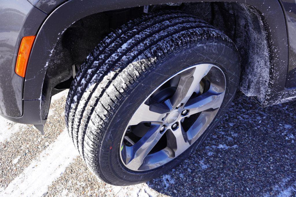 new 2026 Jeep Grand Cherokee car, priced at $39,590