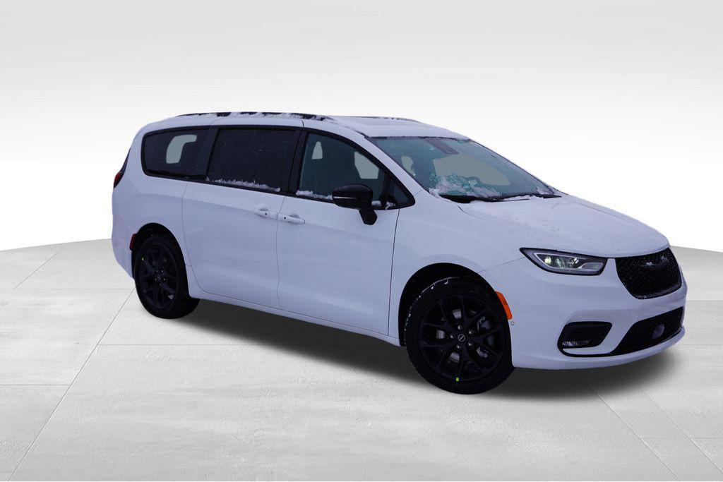 new 2026 Chrysler Pacifica car, priced at $52,081