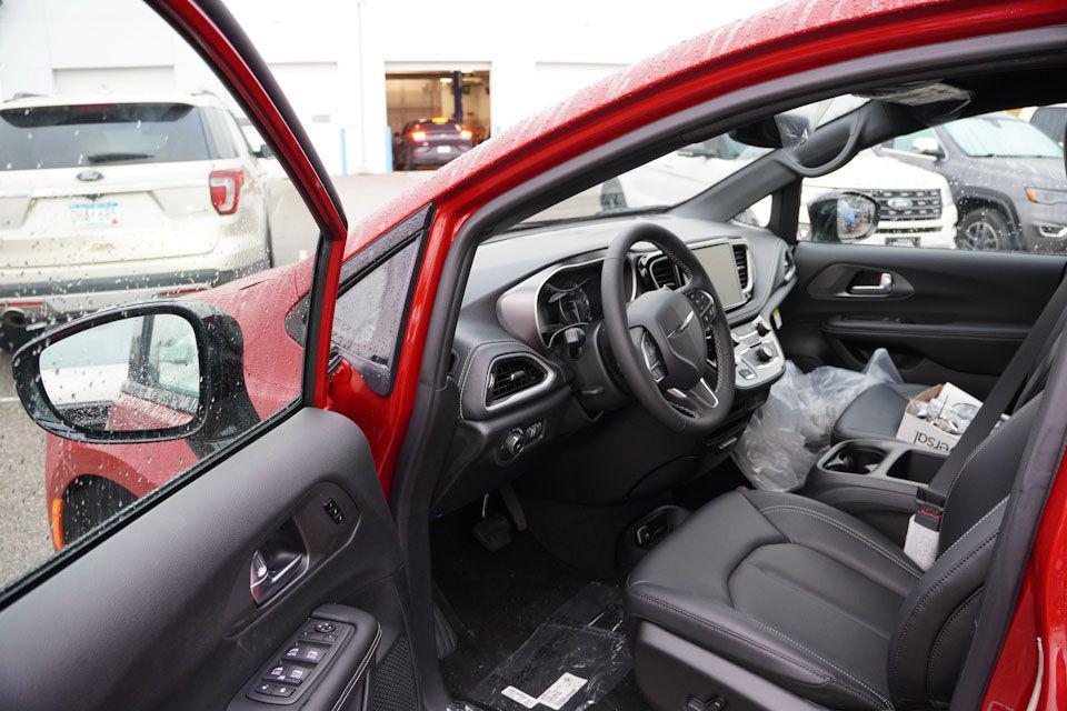 new 2026 Chrysler Pacifica car, priced at $44,697