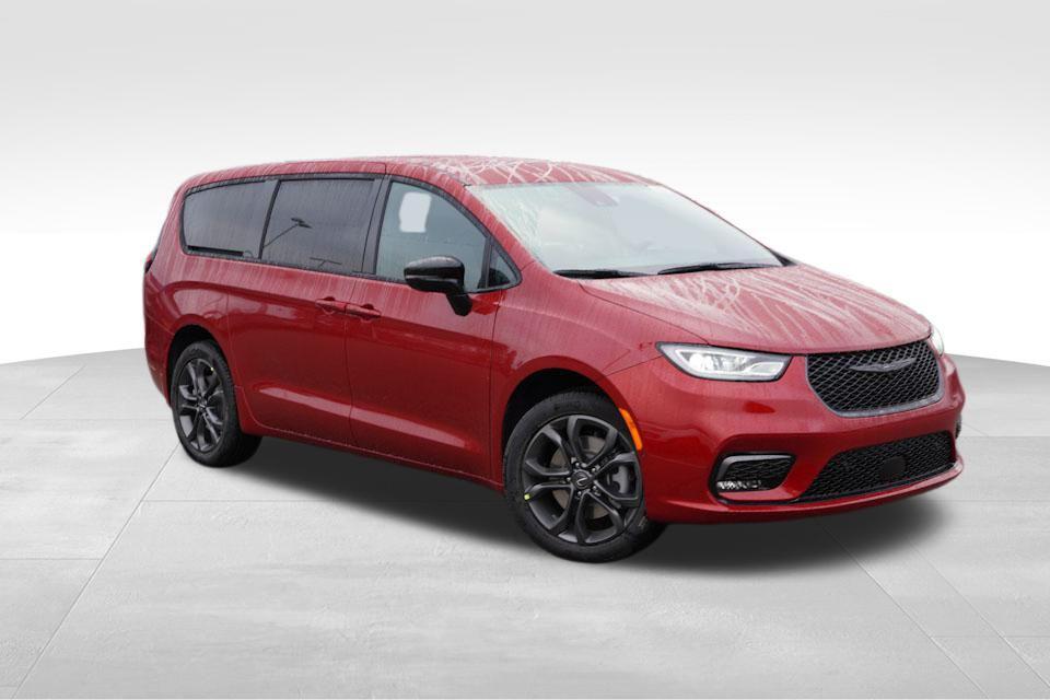 new 2026 Chrysler Pacifica car, priced at $44,697