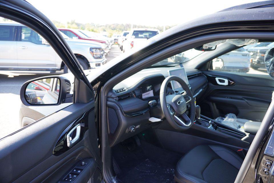 new 2025 Jeep Compass car, priced at $33,225
