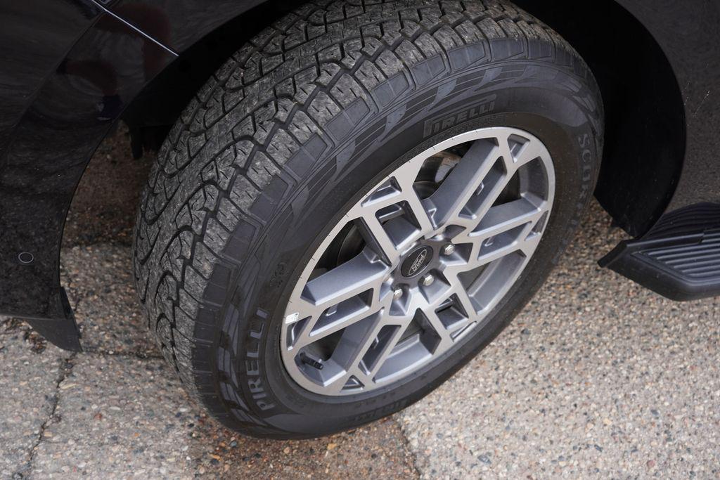 used 2025 Ford Expedition car, priced at $55,996