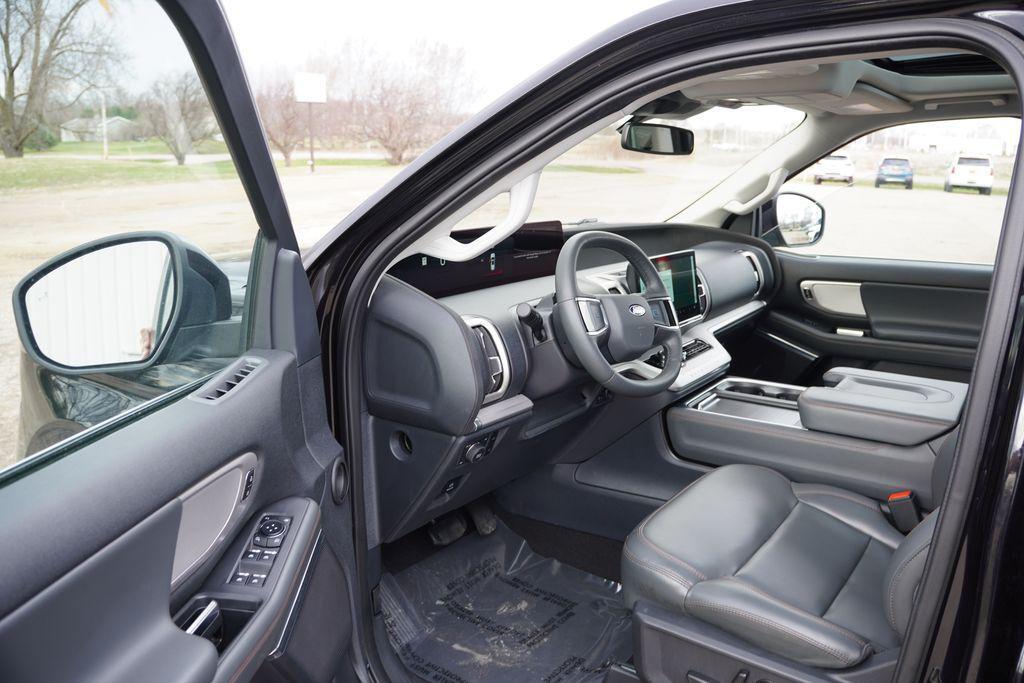 used 2025 Ford Expedition car, priced at $55,996