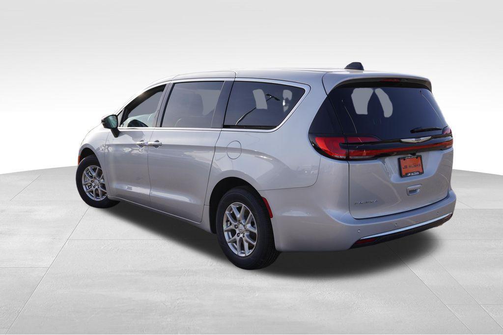 new 2026 Chrysler Pacifica car, priced at $39,976