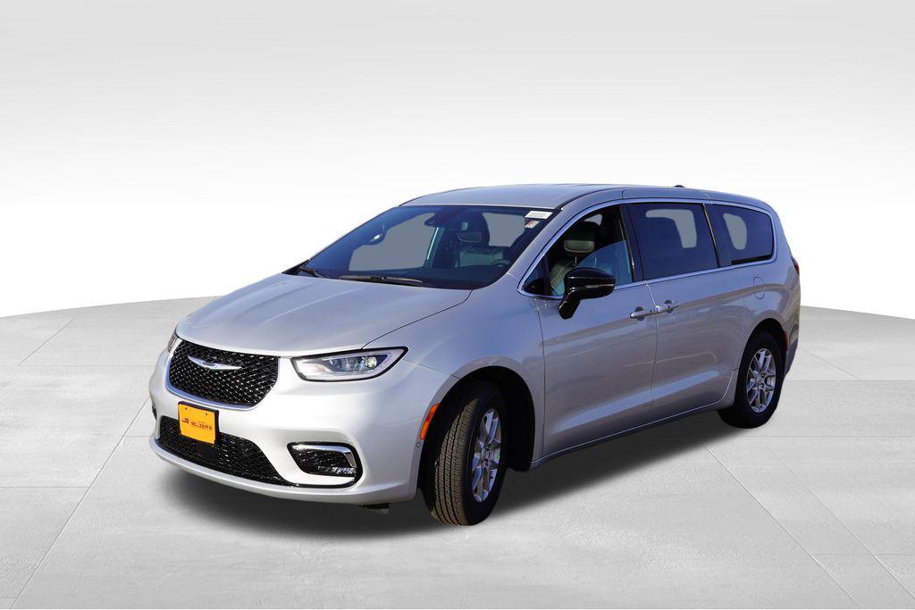 new 2026 Chrysler Pacifica car, priced at $39,976
