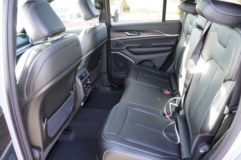 new 2026 Jeep Grand Cherokee car, priced at $46,998