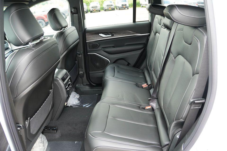 new 2025 Jeep Grand Cherokee car, priced at $43,087