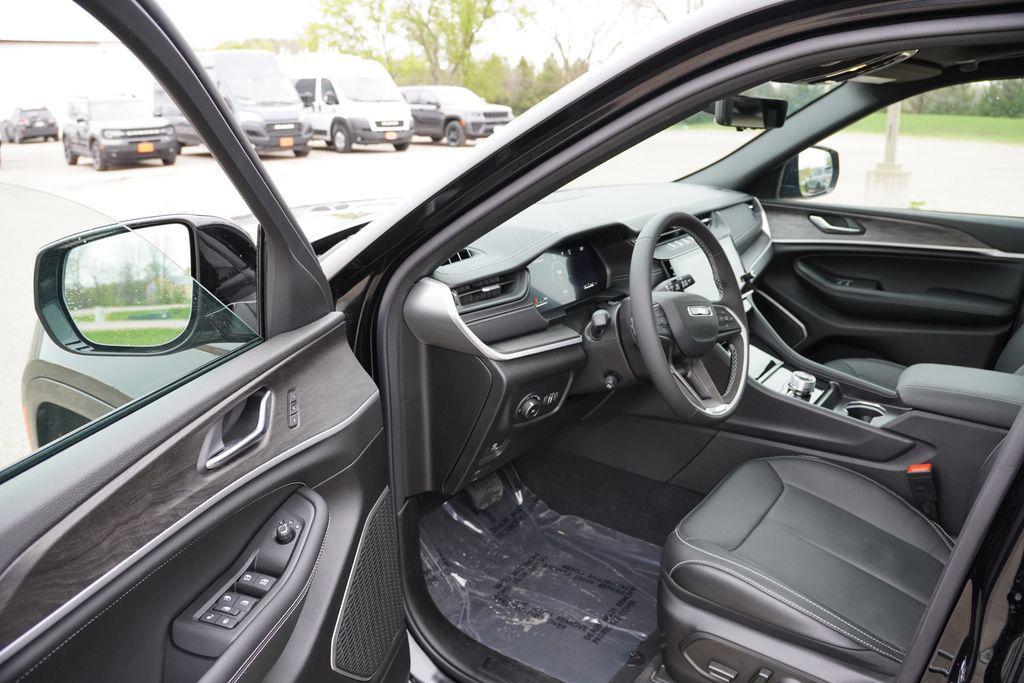 used 2026 Jeep Grand Cherokee car, priced at $42,578