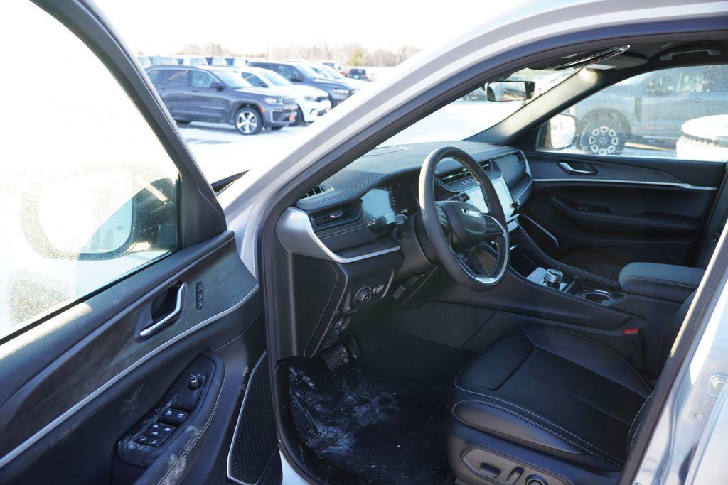 new 2026 Jeep Grand Cherokee car, priced at $40,044