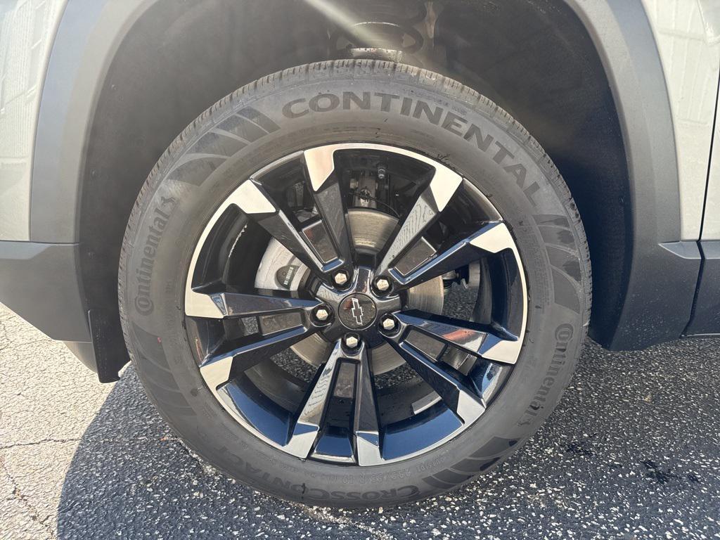 new 2026 Chevrolet Equinox car, priced at $35,401