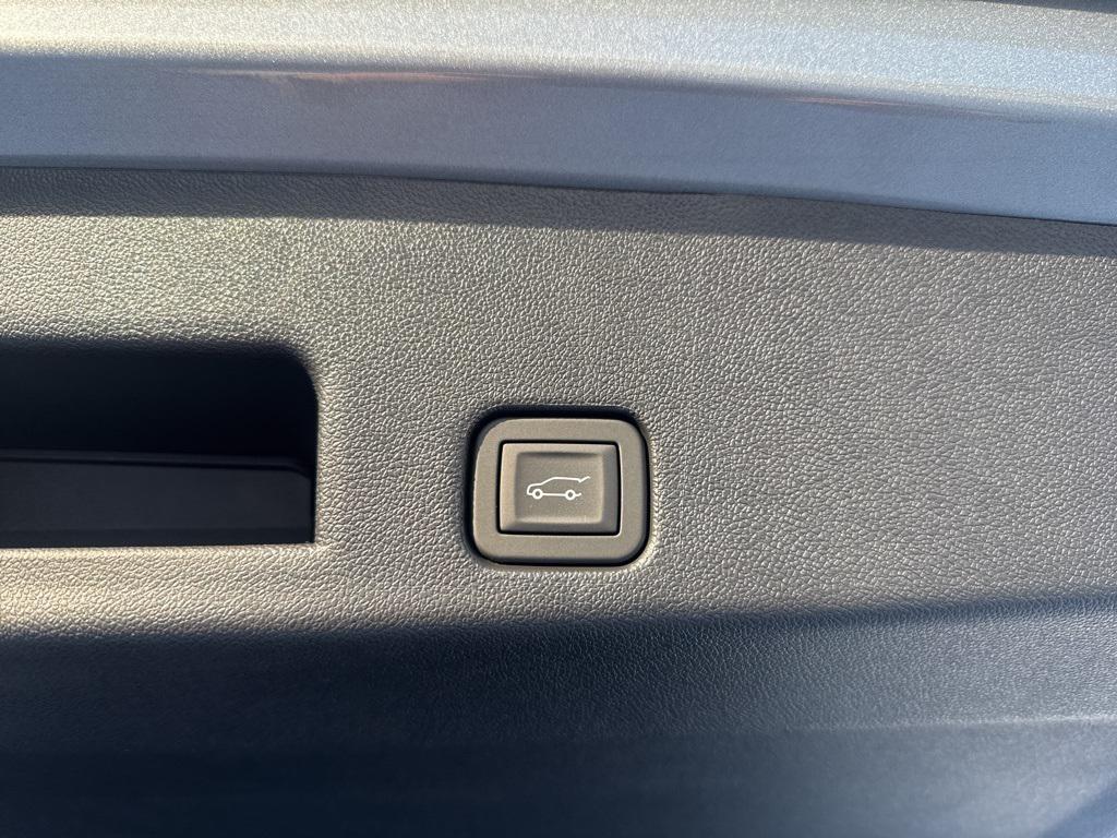 used 2024 Chevrolet Traverse car, priced at $47,163