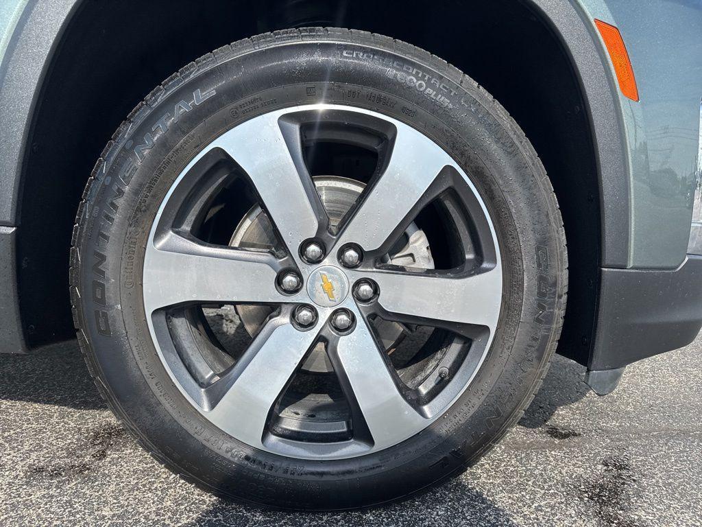 used 2023 Chevrolet Traverse car, priced at $35,004