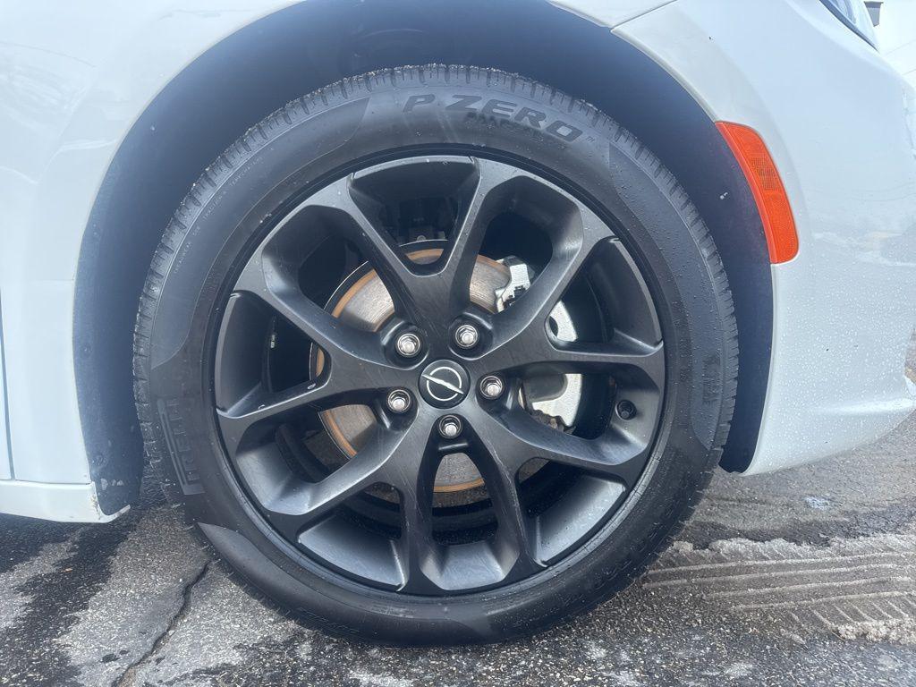 used 2025 Chrysler Pacifica car, priced at $34,479