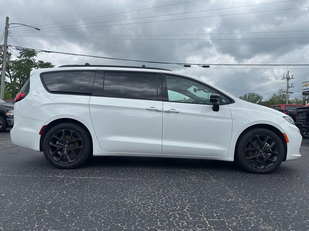 used 2025 Chrysler Pacifica car, priced at $32,986