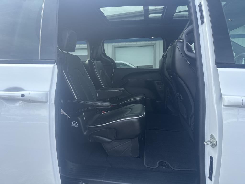 used 2025 Chrysler Pacifica car, priced at $34,500