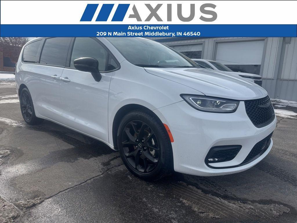 used 2025 Chrysler Pacifica car, priced at $34,479