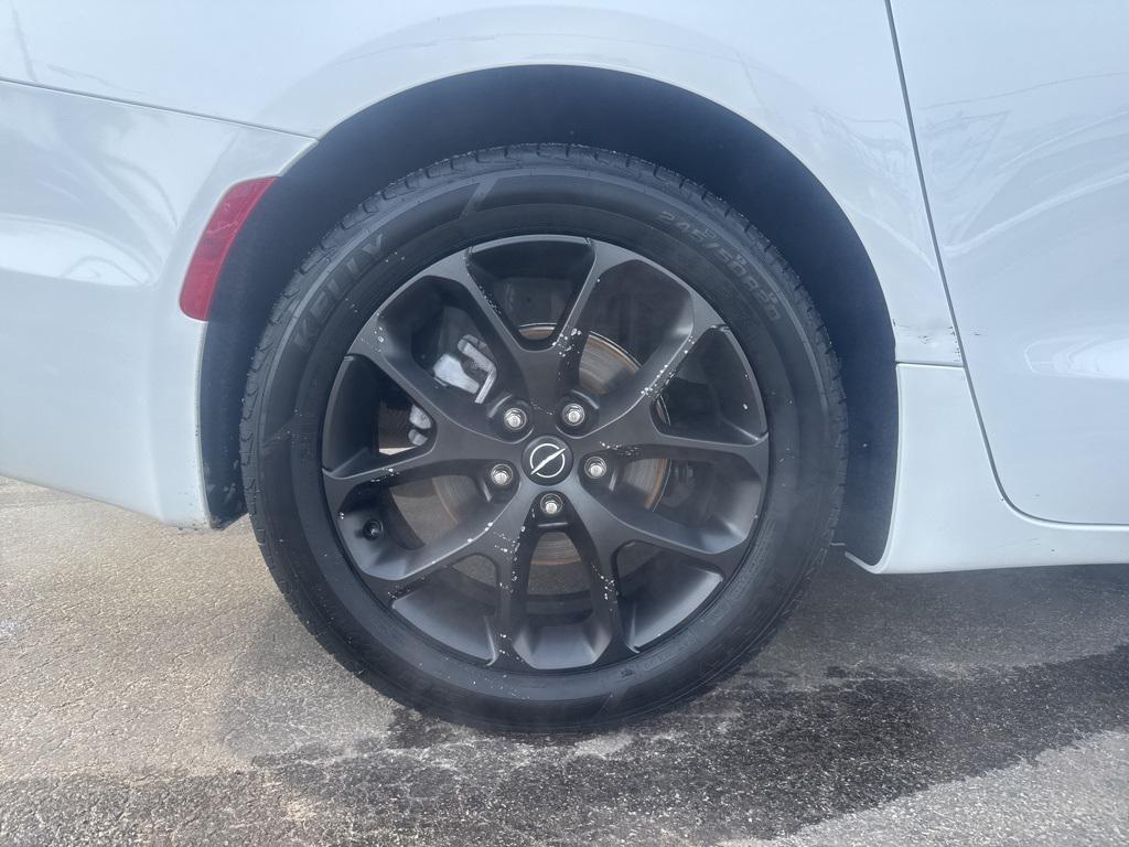 used 2025 Chrysler Pacifica car, priced at $34,500