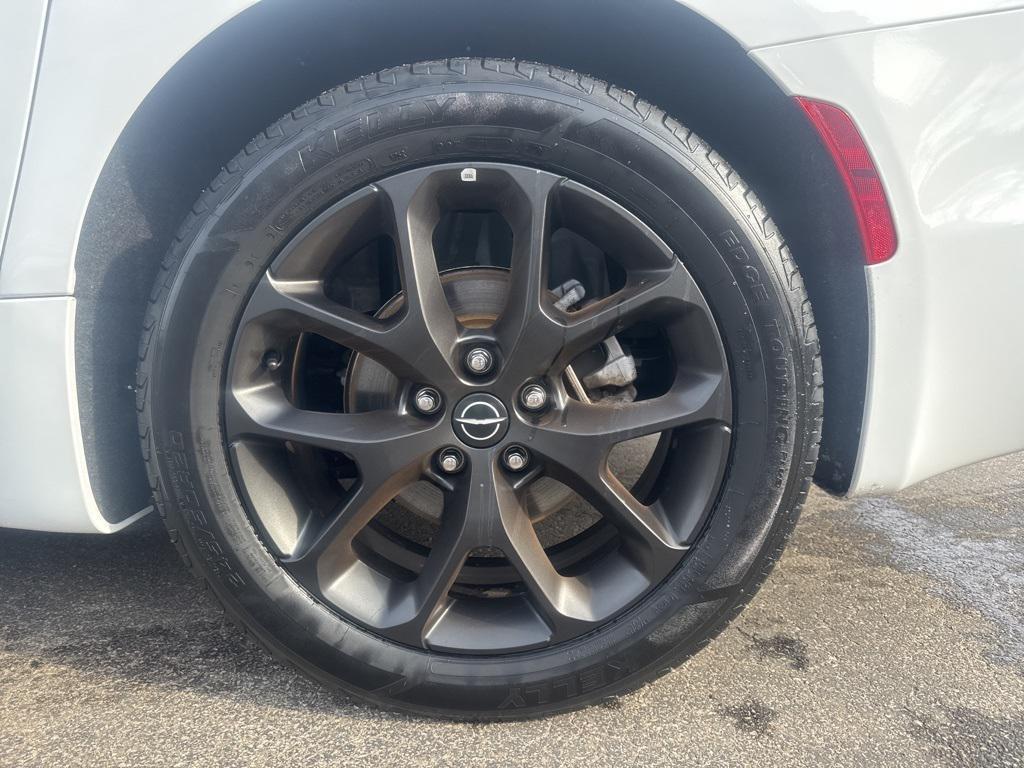 used 2025 Chrysler Pacifica car, priced at $34,500